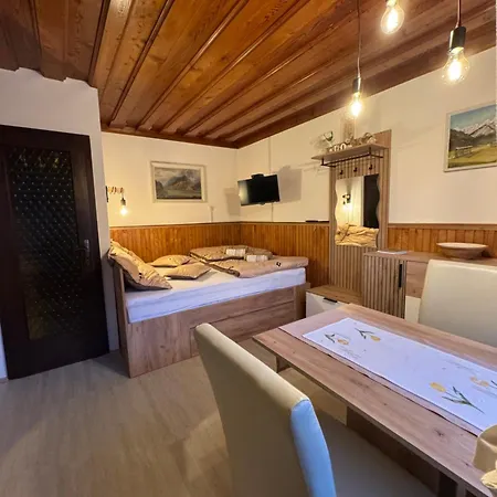 Apartmaji Pr' Matico קרנייסקה גורה
